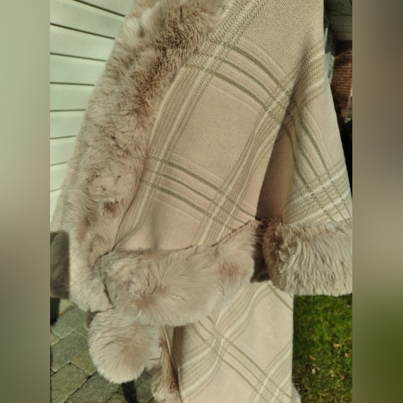 🌱🌾Spring Fling BEIGE PLAID Wrap Jacket w/faux fur accents 🌾🌱😲 - Picture 5 of 8